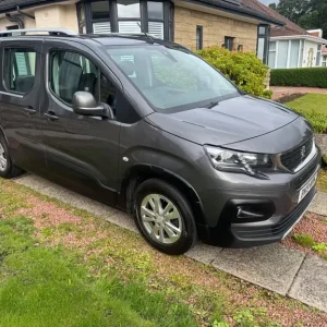 Peugeot Rifter 2019 1.5 HDI manual 5-door - Image 2