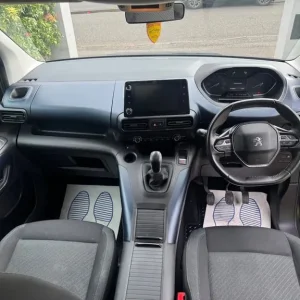 Peugeot Rifter 2019 1.5 HDI manual 5-door - Image 6