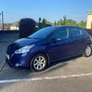 2013 Peugeot 208 1.4 HDi Hatchback - Image 2