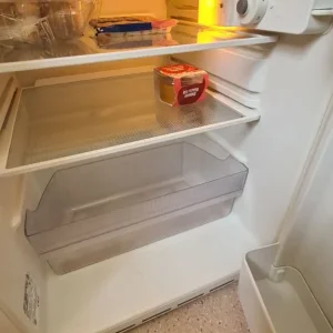 Bosch undercounter small fridge freezer - Image 3
