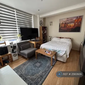 Studio flat in Abercorn Place, Moray, Scotland - Image 2