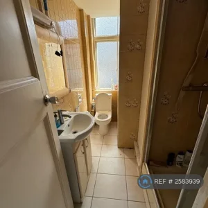 Studio flat in Abercorn Place, Moray, Scotland - Image 3