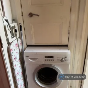 Studio flat in Abercorn Place, Moray, Scotland - Image 4
