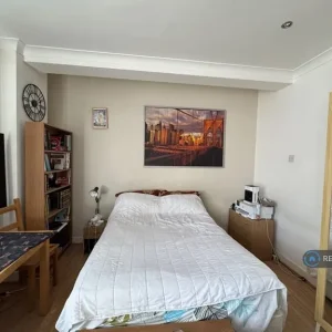 Studio flat in Abercorn Place, Moray, Scotland
