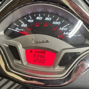 2015 Vespa GTS 300 with cover and leg warmer - Image 3