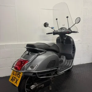 2015 Vespa GTS 300 with cover and leg warmer - Image 5