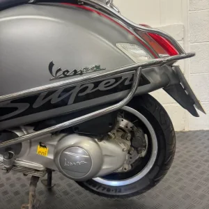 2015 Vespa GTS 300 with cover and leg warmer - Image 7