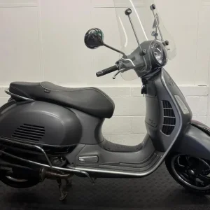 2015 Vespa GTS 300 with cover and leg warmer
