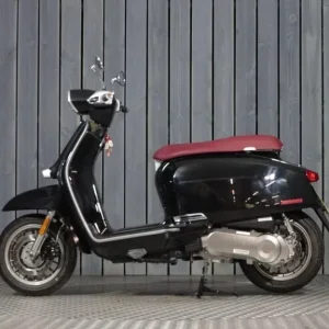 2024 Lambrettta V125 Special 125 Black - Image 4