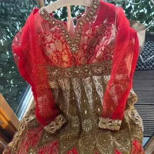 Asian wedding dress size 16/18 large - Image 3