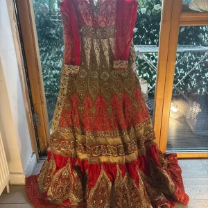 Asian wedding dress size 16/18 large - Image 6