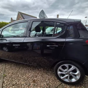 2016 Vauxhall Corsa 1.4 ecoFLEX SRi 5-door hatchback - Image 5