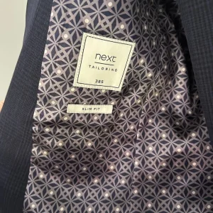 Men’s 2-piece navy checked suit