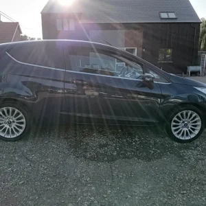 2011 Ford Fiesta 1.6 TDCi Titanium 3-door Hatchback Diesel Manual - Image 4
