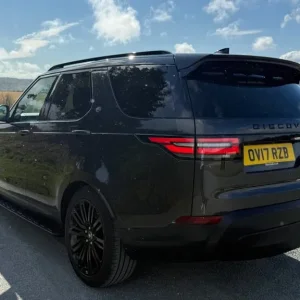 2017 Land Rover Discovery 3.0 TD6 HSE Luxury 5-door Estate Diesel Auto - Image 3