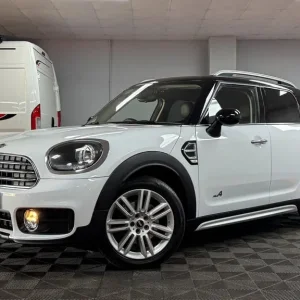 2019 MINI Countryman 2.0D Cooper D Exclusive All4 5-door Hatchback - Image 3