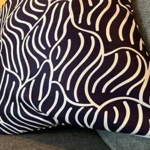 Cushions x 2 purple white pattern - Image 2