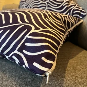 Cushions x 2 purple white pattern - Image 3