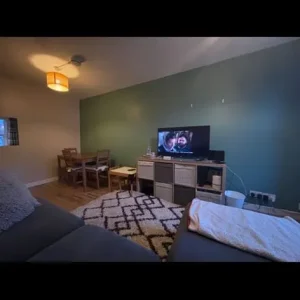 2 bed flat - Image 2