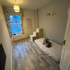 2 bed flat - Image 3