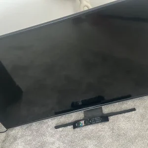 50” Hitachi smart TV with LED screen fault - Image 2