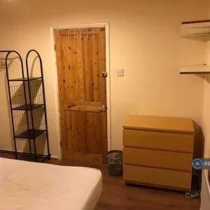 4-bedroom furnished house on Gleave Road - Image 2