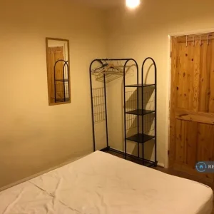 4-bedroom furnished house on Gleave Road - Image 4