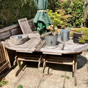 Table and 4 recliner chairs
