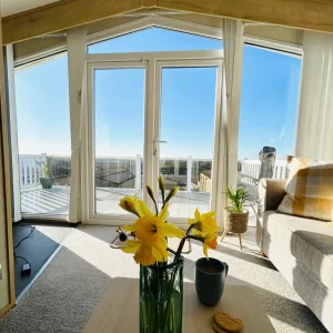Modern 30ft static caravan with panoramic Tamar Valley views - Image 2