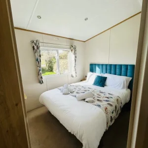 Modern 30ft static caravan with panoramic Tamar Valley views - Image 5