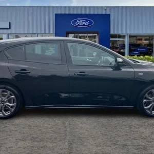 2022 Ford Focus 1.0 EcoBoost ST-Line 5-door manual hatchback - Image 3