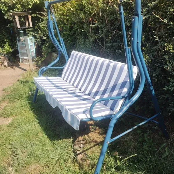 Garden swing bench