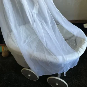 Moses basket on wheels
