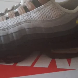 Trainers - Image 2
