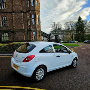 Vauxhall Corsa 1.0L 3-door 2011 - Image 2