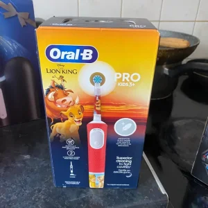 Oral B electric toothbrushes, both unused - Image 2