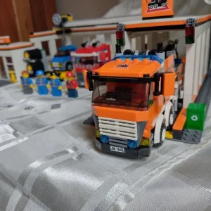 Lego 7642 City Garage - Image 5