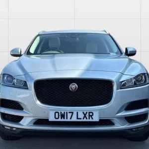 2017 Jaguar F-Pace 3.0d V6 Diesel Estate - Image 3