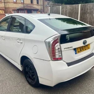 14 REG TOYOTA PRIUS 1.8 HYBRID AUTO - Image 3