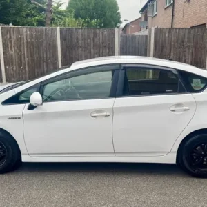 14 REG TOYOTA PRIUS 1.8 HYBRID AUTO - Image 5