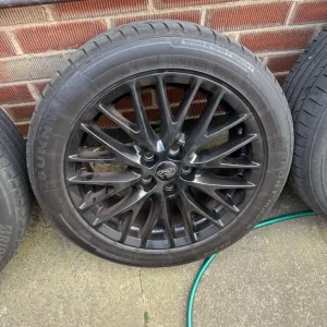 Ford Focus 17-inch alloy wheels - Image 4