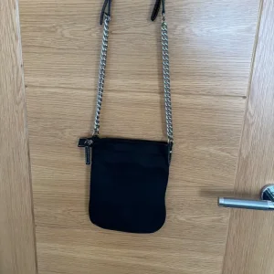 Guess crossbody bag - Image 3