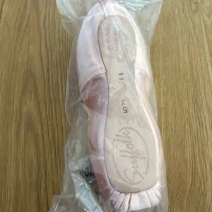 Suffolk Sterling Pointe Shoes - UK Size 5X - Image 2