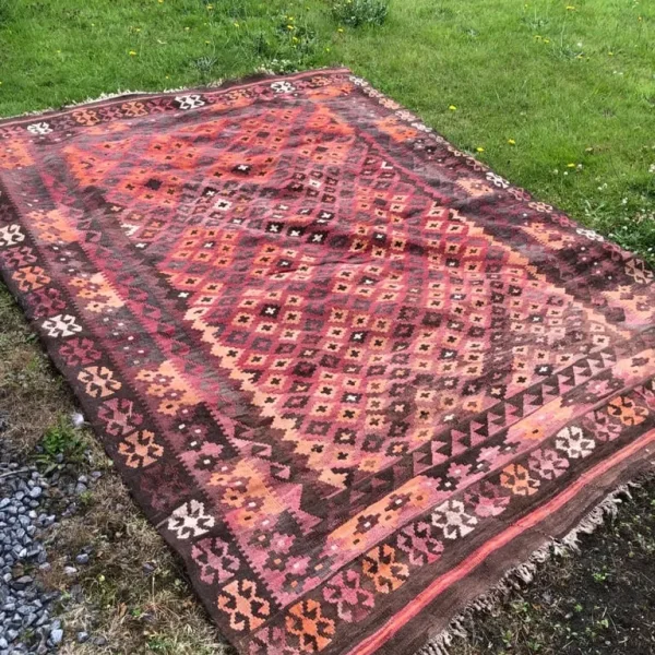 Traditional Kilim Vintage Rug