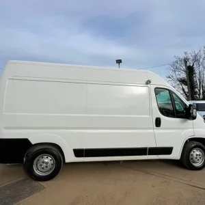 2020 Peugeot Boxer 2.2 BlueHDi 335 Professional Panel Van - Image 2