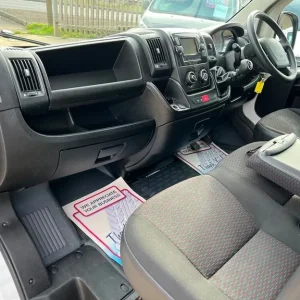 2020 Peugeot Boxer 2.2 BlueHDi 335 Professional Panel Van - Image 3