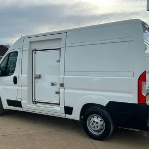 2020 Peugeot Boxer 2.2 BlueHDi 335 Professional Panel Van - Image 4