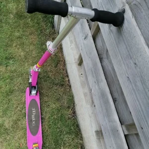 JD Bug Jr childrens scooters - pink and red - Image 6