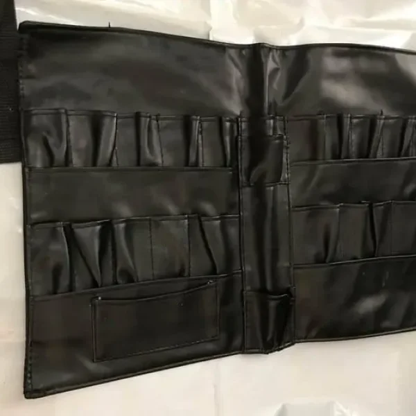 Makeup brushes wearable pouch