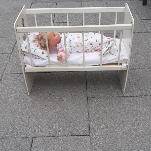 Doll's cot